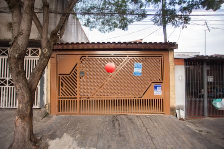 Casa à venda com 145m², 2 quartos e 2 vagas Casa à venda com 145m², 2 quartos e 2 vagasFachada