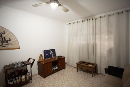 Casa à venda com 145m², 2 quartos e 2 vagas Casa à venda com 145m², 2 quartos e 2 vagasSala