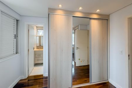 Apartamento à venda com 155m², 2 quartos e 2 vagasSuíte - Armários