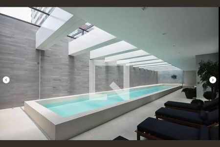 Apartamento à venda com 230m², 4 quartos e 4 vagasÁrea comum - Piscina