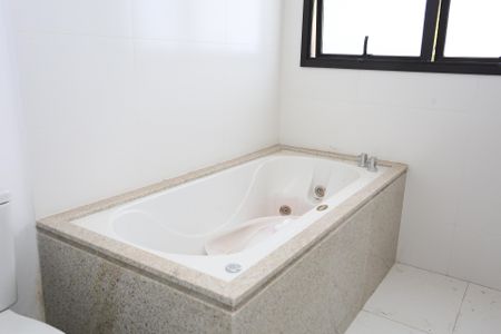 Apartamento à venda com 230m², 4 quartos e 4 vagasBanheiro da Suíte 4