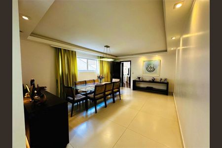 Casa à venda com 300m², 3 quartos e 4 vagas