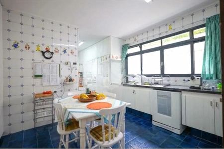 Casa à venda com 576m², 4 quartos e 8 vagas