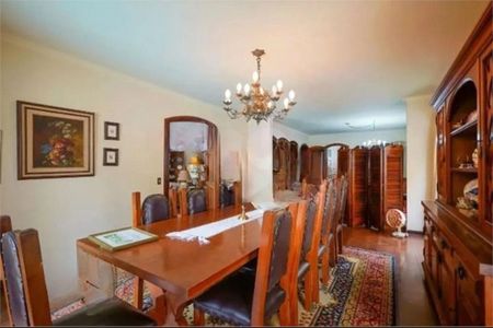 Casa à venda com 576m², 4 quartos e 8 vagas