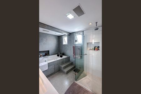 Apartamento à venda com 204m², 3 quartos e 4 vagas Apartamento à venda com 204m², 3 quartos e 4 vagasBanheiro da Suíte 2