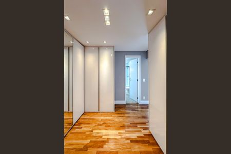 Apartamento à venda com 204m², 3 quartos e 4 vagas Apartamento à venda com 204m², 3 quartos e 4 vagasSuíte 2