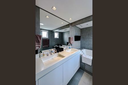 Apartamento à venda com 204m², 3 quartos e 4 vagas Apartamento à venda com 204m², 3 quartos e 4 vagasBanheiro da Suíte 2