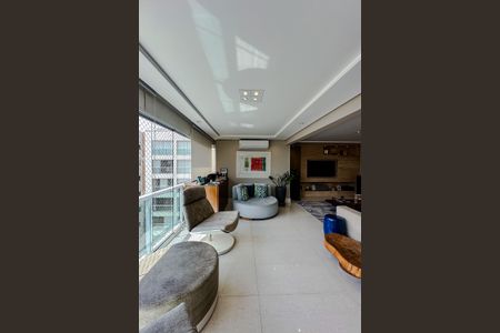 Apartamento à venda com 204m², 3 quartos e 4 vagas Apartamento à venda com 204m², 3 quartos e 4 vagasVaranda da Sala