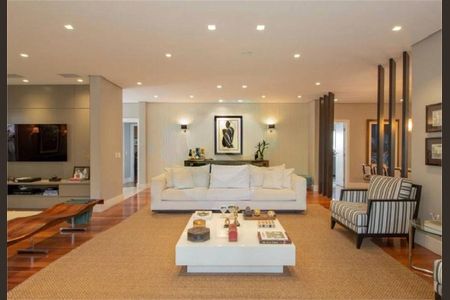 Casa à venda com 341m², 4 quartos e 4 vagas