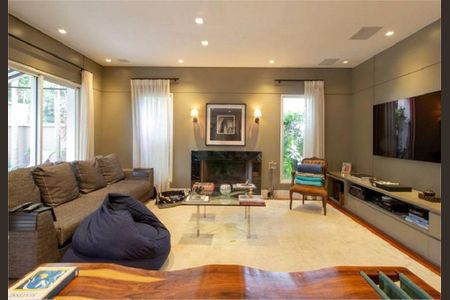 Casa à venda com 341m², 4 quartos e 4 vagas