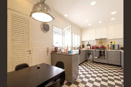 Casa à venda com 341m², 4 quartos e 4 vagas