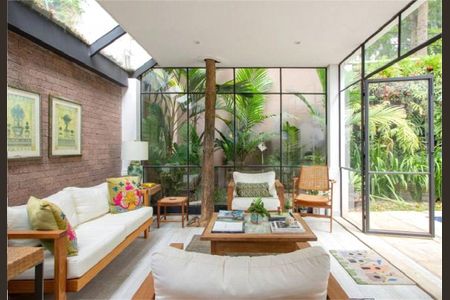 Casa à venda com 341m², 4 quartos e 4 vagas