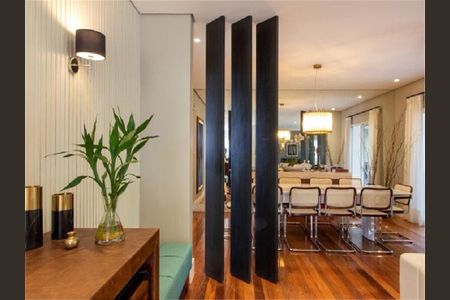 Casa à venda com 341m², 4 quartos e 4 vagas