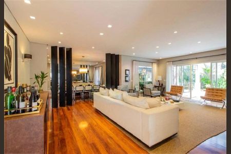 Casa à venda com 341m², 4 quartos e 4 vagas