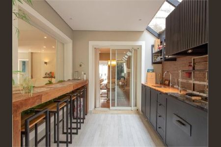 Casa à venda com 341m², 4 quartos e 4 vagas