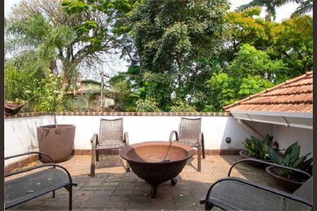 Casa à venda com 341m², 4 quartos e 4 vagas