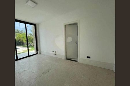 Casa à venda com 390m², 5 quartos e 4 vagas