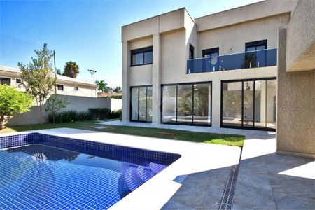 Casa à venda com 390m², 5 quartos e 4 vagas