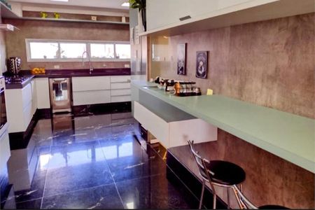 Apartamento à venda com 156m², 4 quartos e 3 vagas