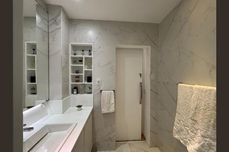 Apartamento à venda com 234m², 4 quartos e 1 vaga Apartamento à venda com 234m², 4 quartos e 1 vagaSuíte