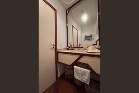 Apartamento à venda com 234m², 4 quartos e 1 vaga Apartamento à venda com 234m², 4 quartos e 1 vagaLavabo