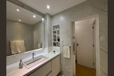 Apartamento à venda com 234m², 4 quartos e 1 vaga Apartamento à venda com 234m², 4 quartos e 1 vagaSuíte