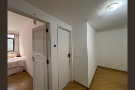 Apartamento à venda com 234m², 4 quartos e 1 vaga Apartamento à venda com 234m², 4 quartos e 1 vagaCorredores