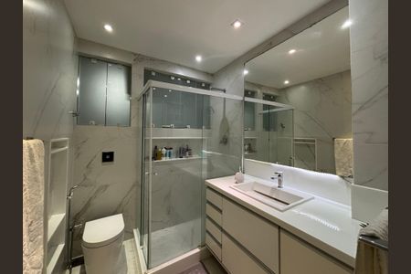 Apartamento à venda com 234m², 4 quartos e 1 vaga Apartamento à venda com 234m², 4 quartos e 1 vagaSuíte