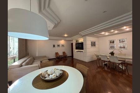 Apartamento à venda com 234m², 4 quartos e 1 vaga Apartamento à venda com 234m², 4 quartos e 1 vagaSala
