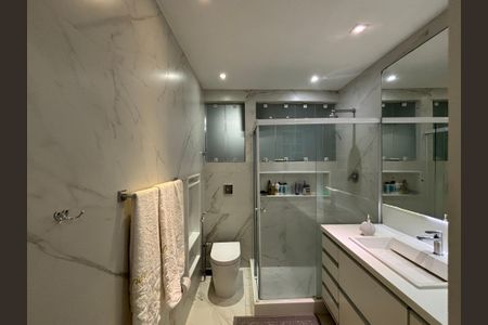 Apartamento à venda com 234m², 4 quartos e 1 vaga Apartamento à venda com 234m², 4 quartos e 1 vagaSuíte