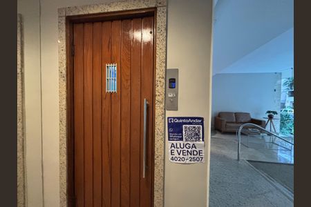 Apartamento à venda com 234m², 4 quartos e 1 vaga Apartamento à venda com 234m², 4 quartos e 1 vagaPlaca