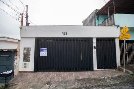 Casa para alugar com 100m², 2 quartos e sem vaga Casa para alugar com 100m², 2 quartos e sem vagaFachada