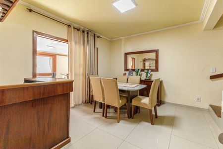 Casa à venda com 240m², 3 quartos e 4 vagas Casa à venda com 240m², 3 quartos e 4 vagasSala 2