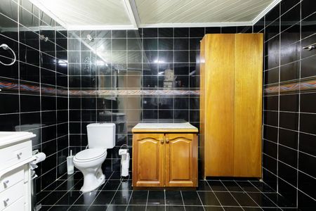 Casa à venda com 240m², 3 quartos e 4 vagas Casa à venda com 240m², 3 quartos e 4 vagasBanheiro Social 2