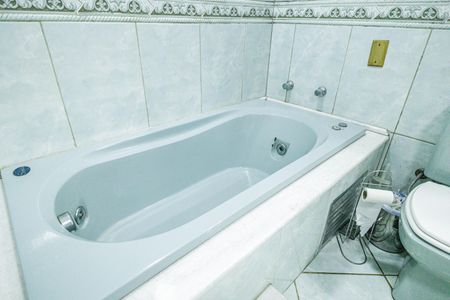 Casa à venda com 240m², 3 quartos e 4 vagas Casa à venda com 240m², 3 quartos e 4 vagasBanheiro da Suíte