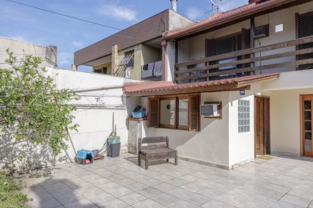 Casa à venda com 240m², 3 quartos e 4 vagas Casa à venda com 240m², 3 quartos e 4 vagasFachada