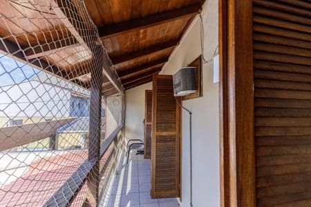 Casa à venda com 240m², 3 quartos e 4 vagas Casa à venda com 240m², 3 quartos e 4 vagasVaranda