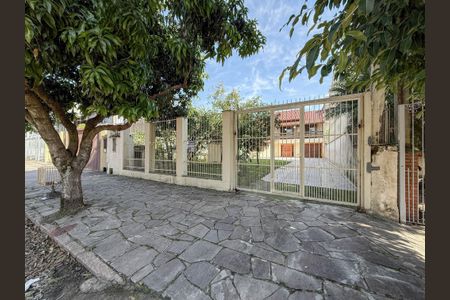 Casa à venda com 240m², 3 quartos e 4 vagas Casa à venda com 240m², 3 quartos e 4 vagasFachada