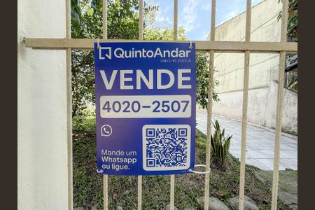 Casa à venda com 240m², 3 quartos e 4 vagas Casa à venda com 240m², 3 quartos e 4 vagasPlaquinha