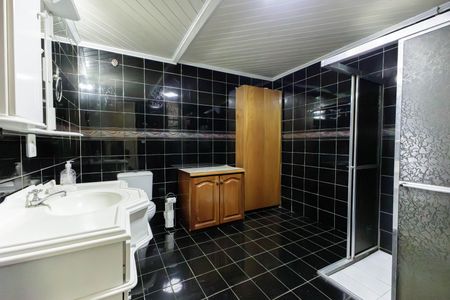 Casa à venda com 240m², 3 quartos e 4 vagas Casa à venda com 240m², 3 quartos e 4 vagasBanheiro Social 2