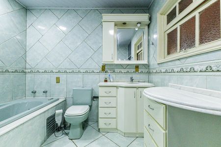 Casa à venda com 240m², 3 quartos e 4 vagas Casa à venda com 240m², 3 quartos e 4 vagasBanheiro da Suíte