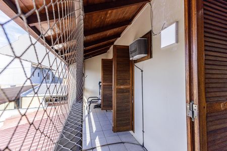 Casa à venda com 240m², 3 quartos e 4 vagas Casa à venda com 240m², 3 quartos e 4 vagasVaranda