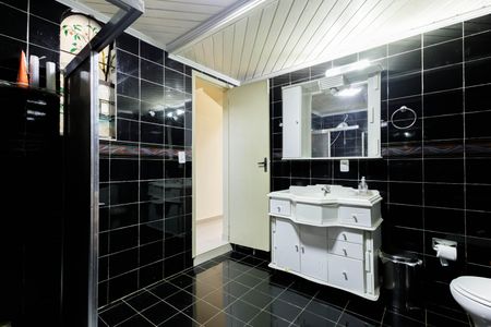 Casa à venda com 240m², 3 quartos e 4 vagas Casa à venda com 240m², 3 quartos e 4 vagasBanheiro Social 2