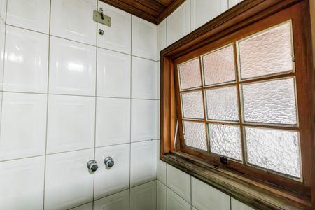 Casa à venda com 240m², 3 quartos e 4 vagas Casa à venda com 240m², 3 quartos e 4 vagasBanheiro Social