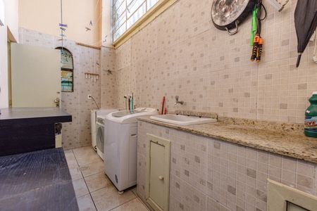 Casa à venda com 240m², 3 quartos e 4 vagas Casa à venda com 240m², 3 quartos e 4 vagasÁrea de Serviço