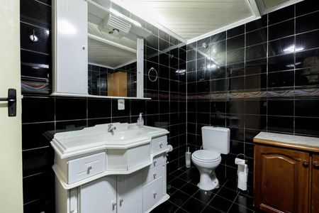 Casa à venda com 240m², 3 quartos e 4 vagas Casa à venda com 240m², 3 quartos e 4 vagasBanheiro Social 2