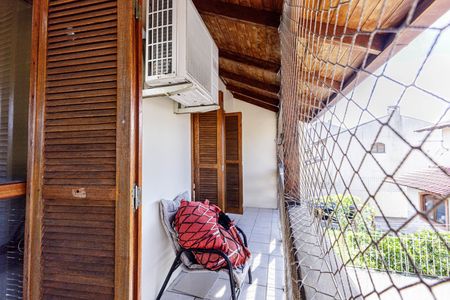 Casa à venda com 240m², 3 quartos e 4 vagas Casa à venda com 240m², 3 quartos e 4 vagasVaranda