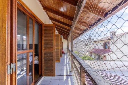 Casa à venda com 240m², 3 quartos e 4 vagas Casa à venda com 240m², 3 quartos e 4 vagasVaranda