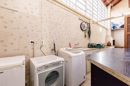 Casa à venda com 240m², 3 quartos e 4 vagas Casa à venda com 240m², 3 quartos e 4 vagasÁrea de Serviço