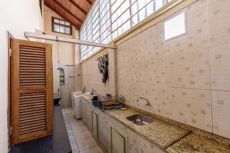 Casa à venda com 240m², 3 quartos e 4 vagas Casa à venda com 240m², 3 quartos e 4 vagasÁrea de Serviço